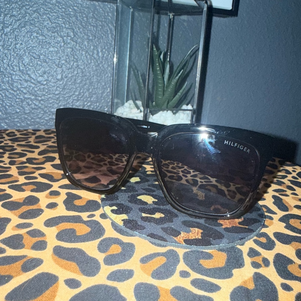 Tommy Hilfiger Black Modern Sunglasses